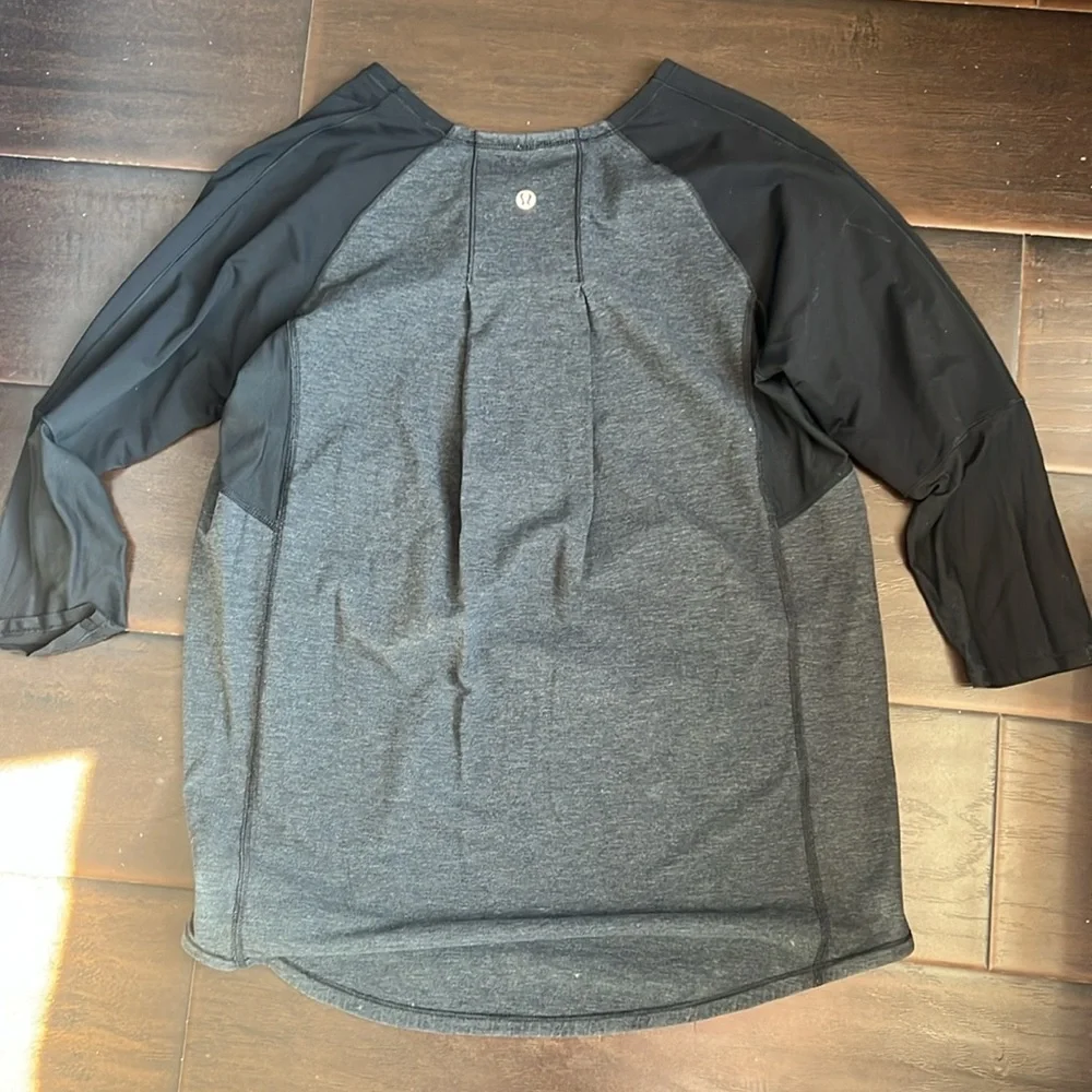 Lululemon Black Clip In Top, size 8